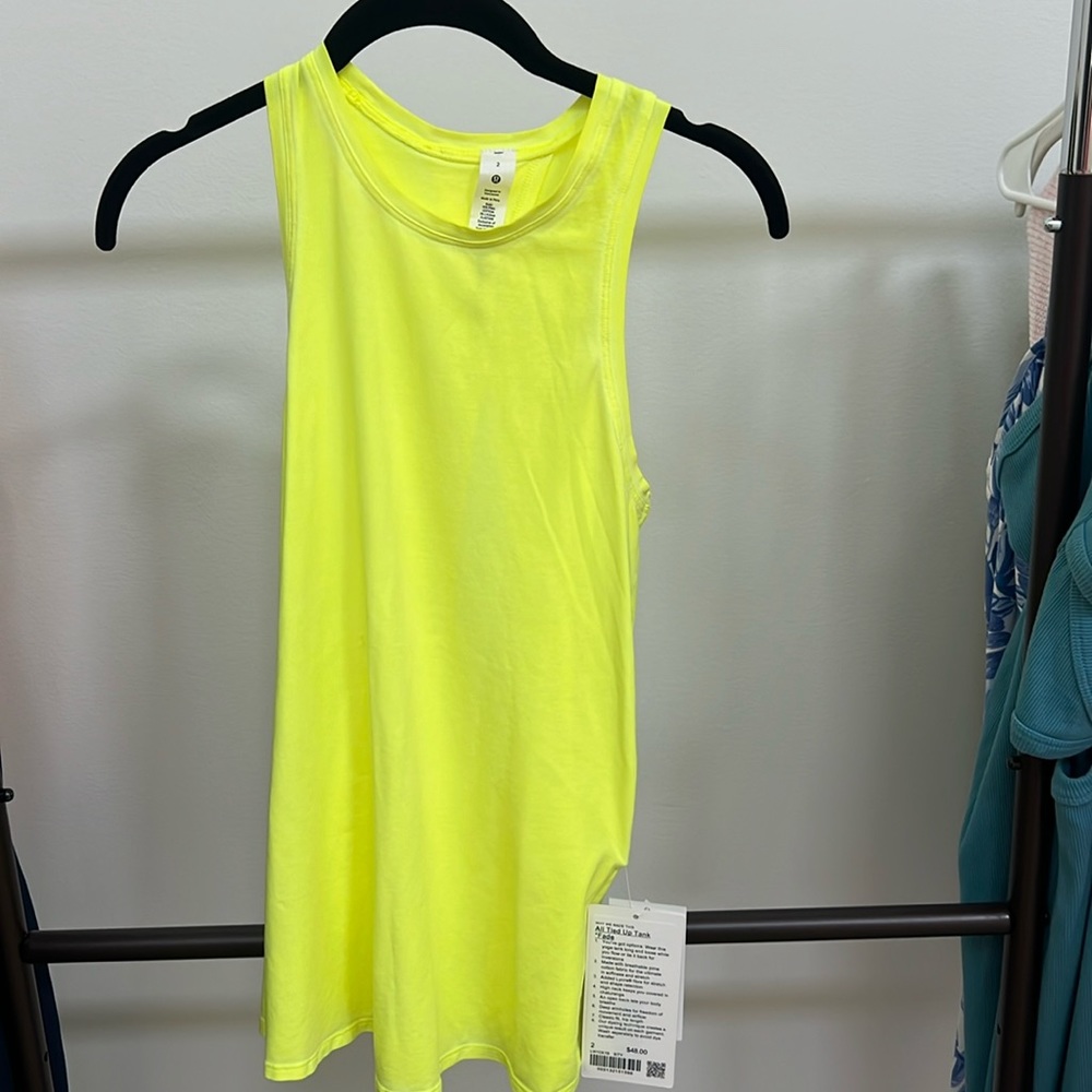 Lululemon all tied up take. Sz 2. New with tags.